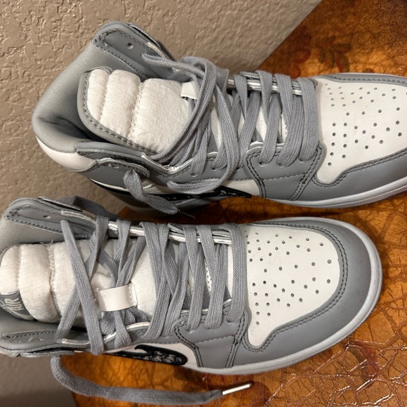 Sneakers - Picture 3 of 6